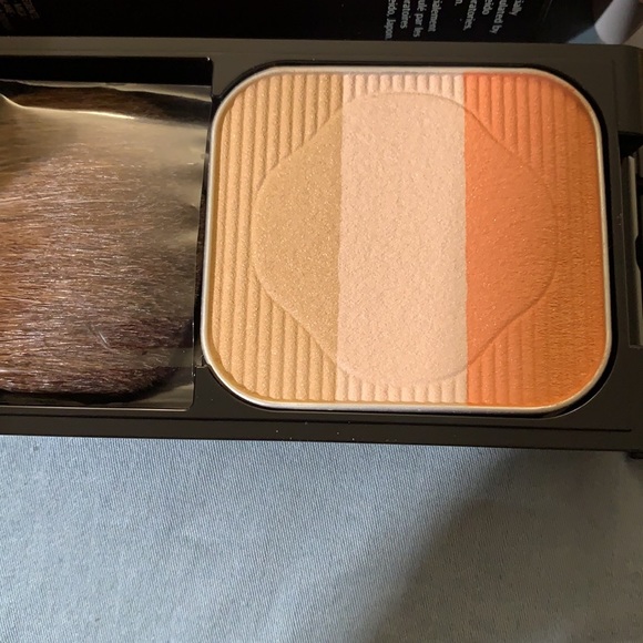 New in box Shiseido face color enhancing trio RD1 or OR1 - Picture 3 of 5